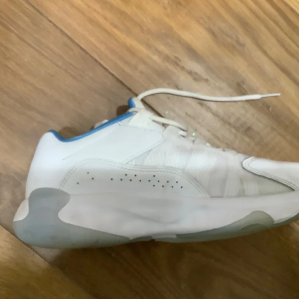 Air Jordan 11 CMFT Low (GS) Size 5.5Y White